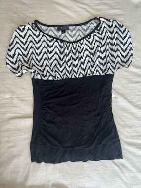 Bwear Black & White Chevron Puff-Sleeve Top